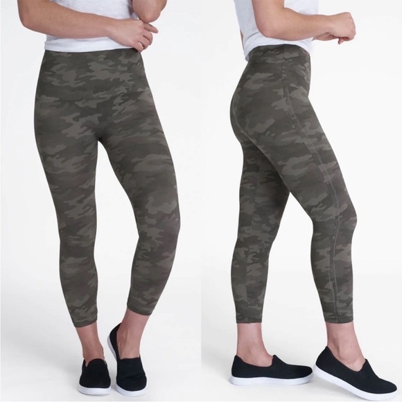 SPANX Look at Me Now Seamless Cropped Camo Leggings - 1X - Picture 1 of 8